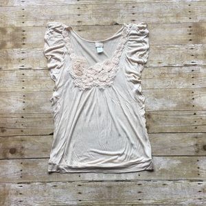 Daytrip Flower Neck Cream Top Medium